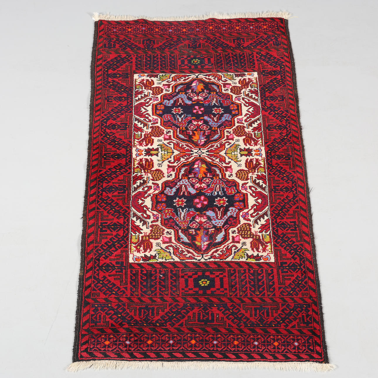 CARPET, Persia, hand-knotted, 92x169 cm.