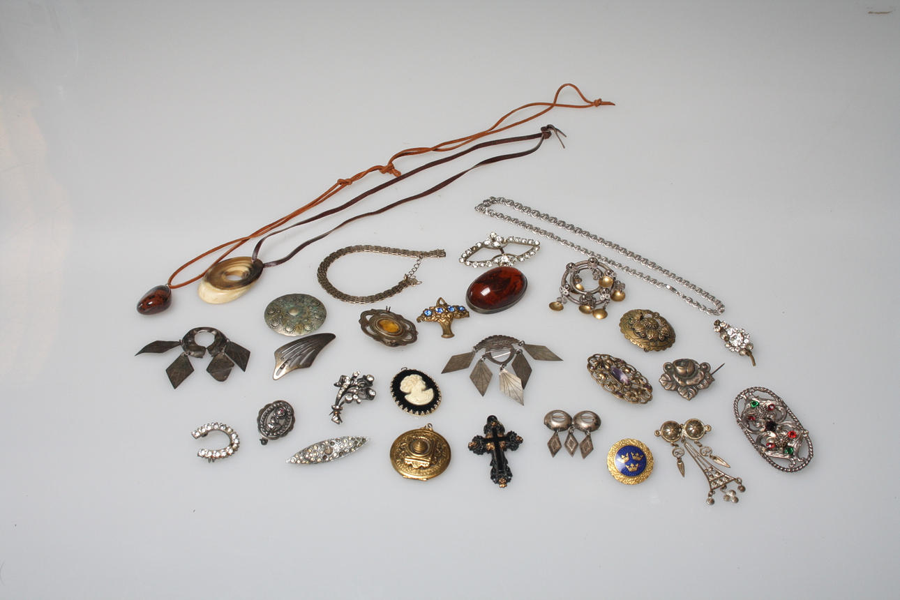 PARTI DIVERSE SMYCKEN, silver, broscher,halsband,armband, hängen, 1900-tal.