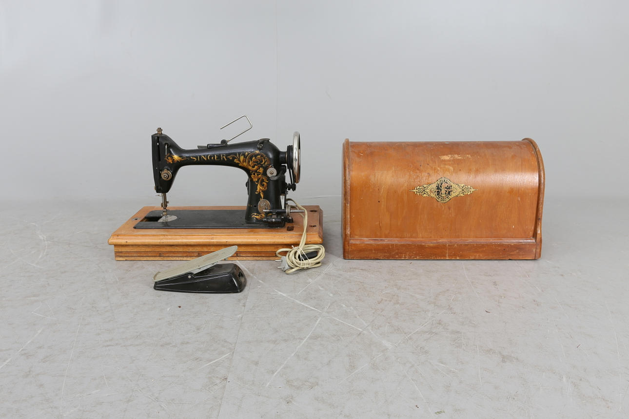 SEWING MACHINE, Allesch, Denmark.