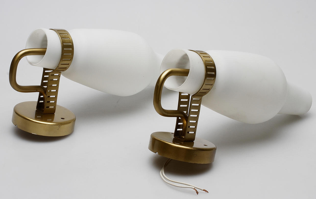 VÄGGLAMPETTER, ett par. Troligen Hans Bergström, Atelje Lyktan. Omkring 1900-talets mitt.