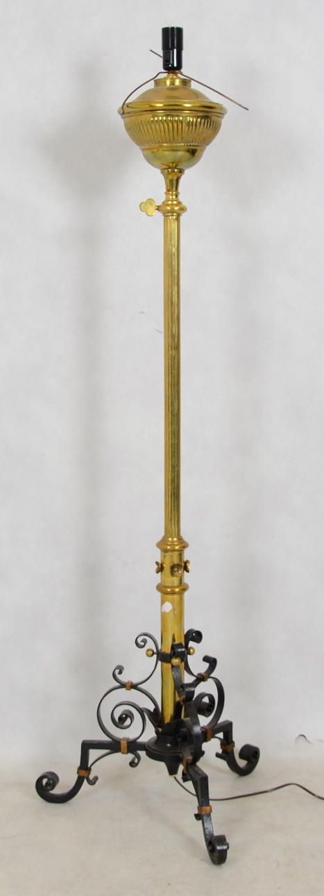 GOLVLAMPA, mässing och gjutjärn, 1900-talets första hälft.