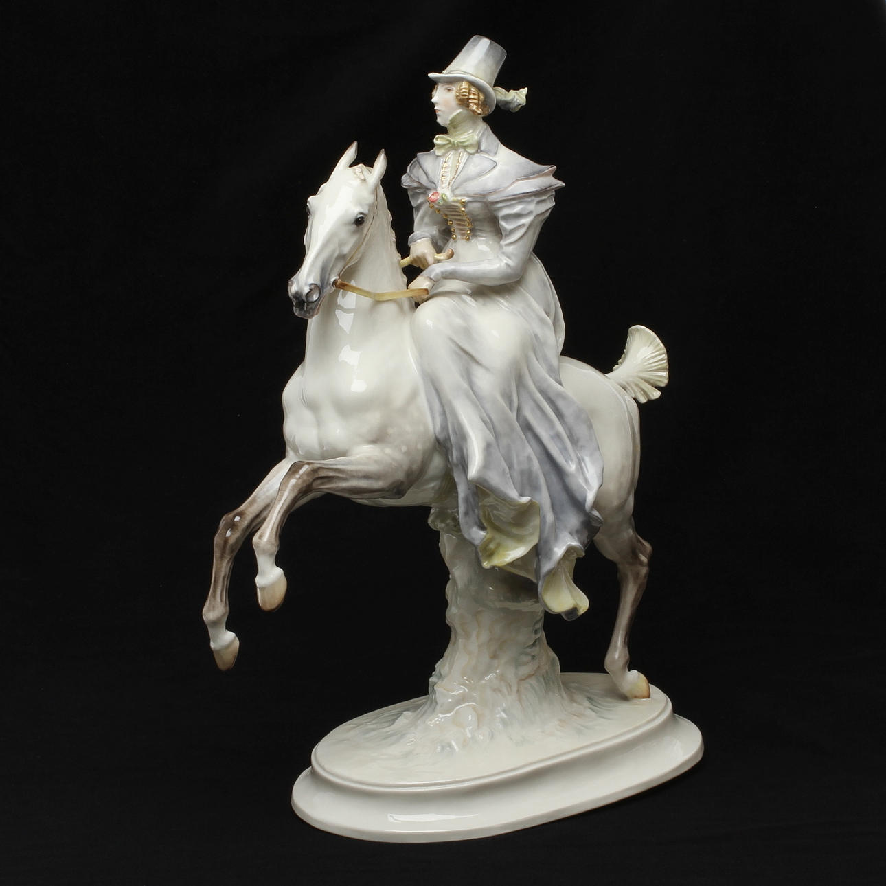 FIGURIN, porslin, kvinna till häst, Paul Scheurich, Hutschenreuther, 1900-tal.