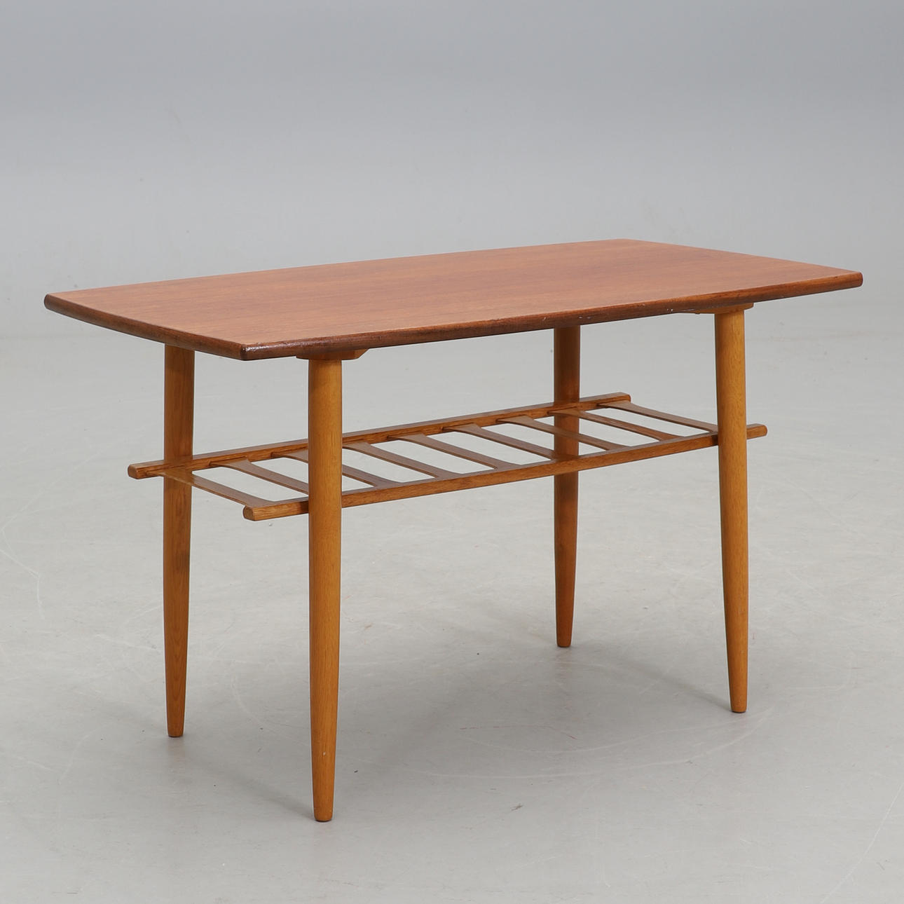 Ein Couchtisch aus den 1950er/60er Jahren.
