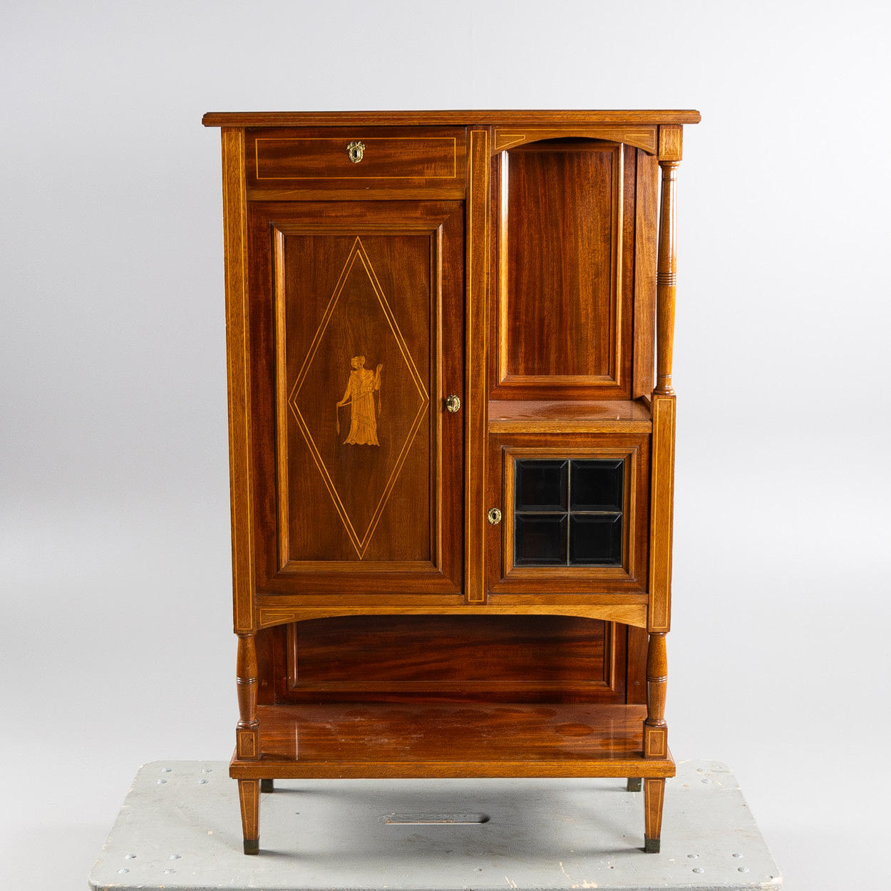 SKÅP, jugend, 1900-talets början.