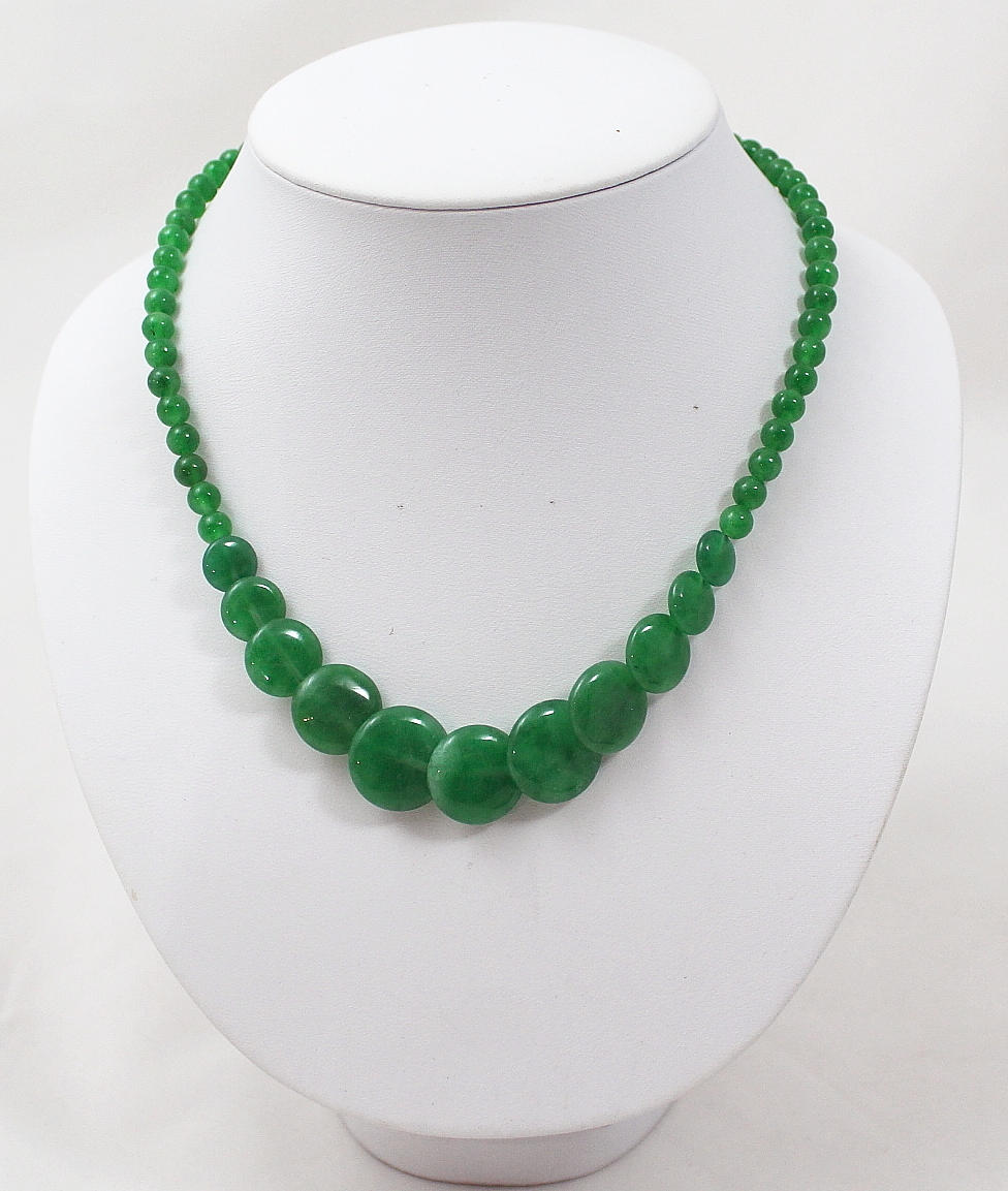 HALSBAND, troligtvis jade, Kina.