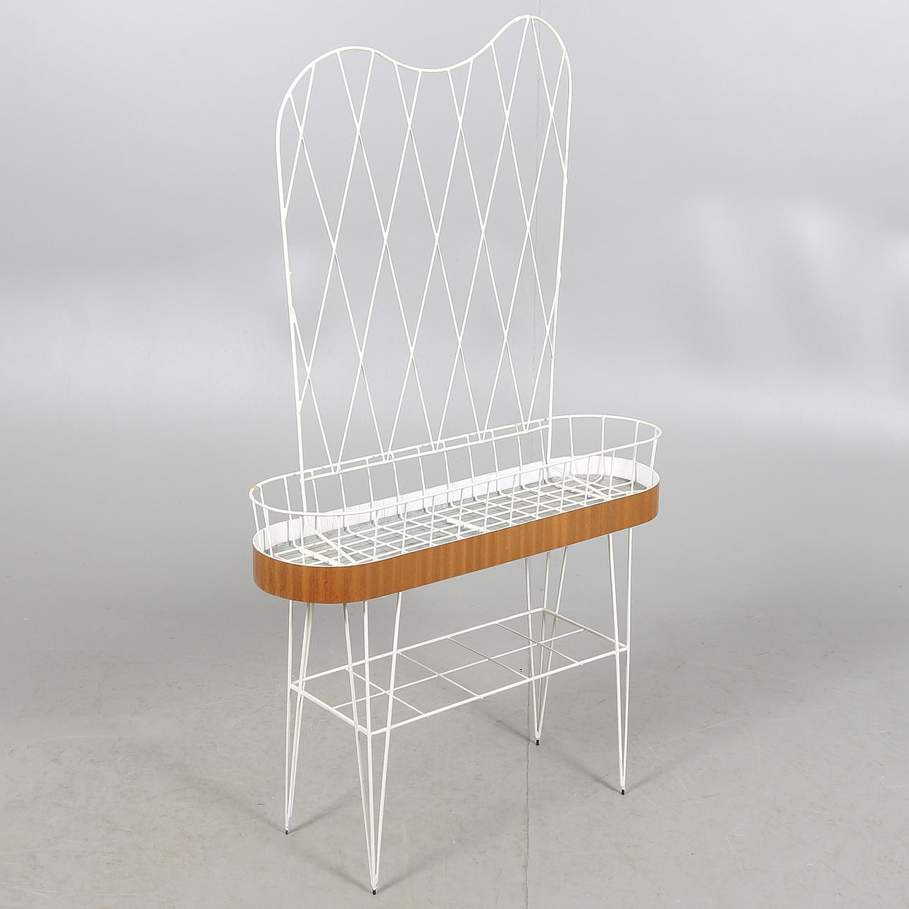 BLOMBORD MED SPALJÉ, teak och järn, stringmodell, 1950-tal.