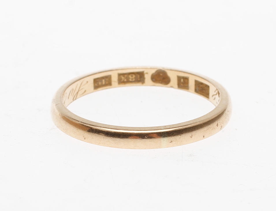 RING, 18k guld, vikt ca 2,6 gr.