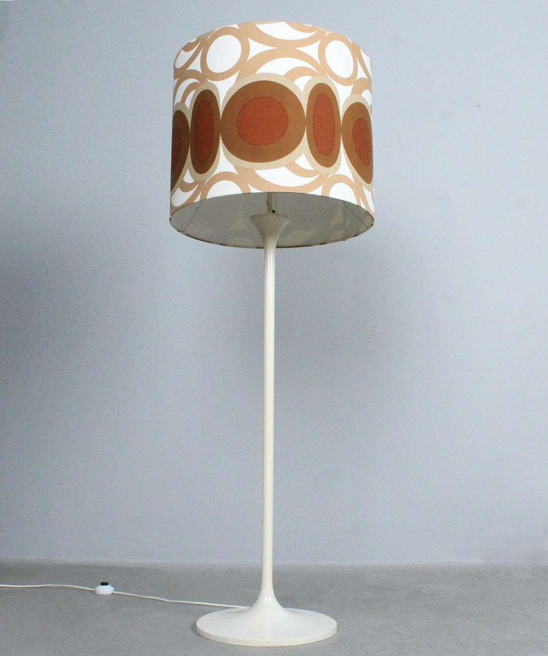 Floor lamp with tulip base, 1970s.
