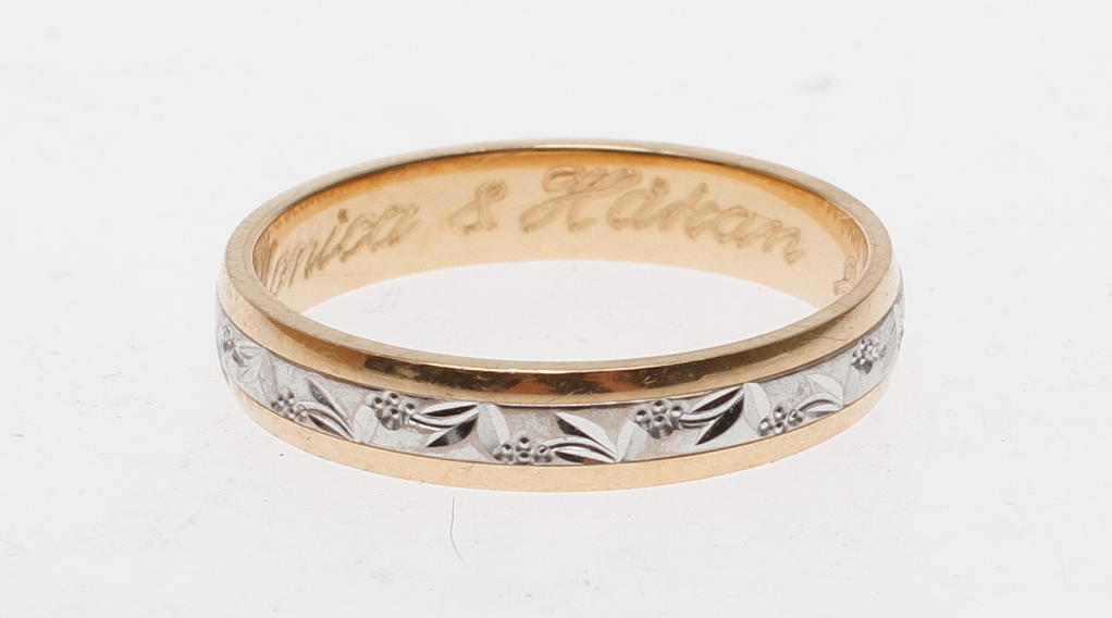 RING, 18k guld, vikt ca 4,4 gr.