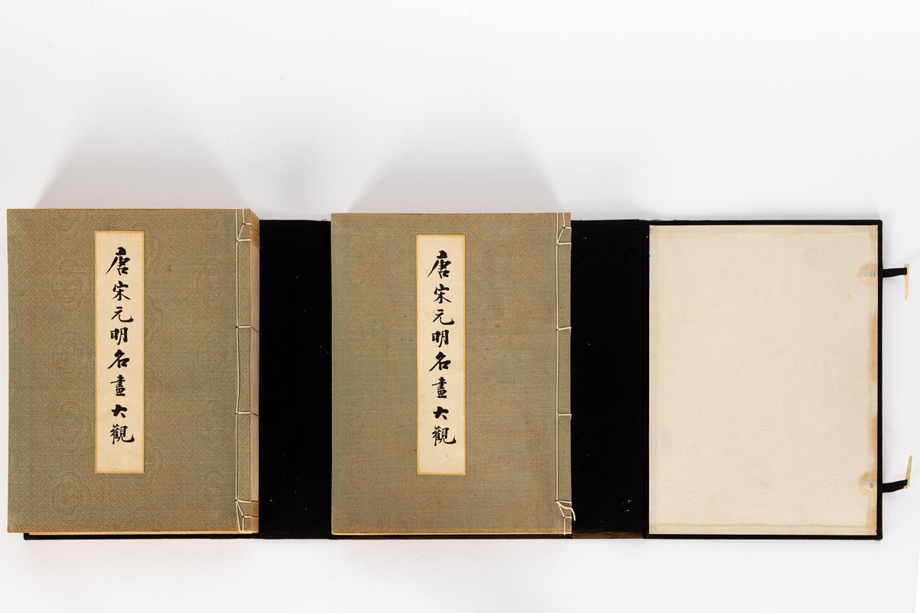 Two volumes, large overview of famous paintings from the Tang, Song ...