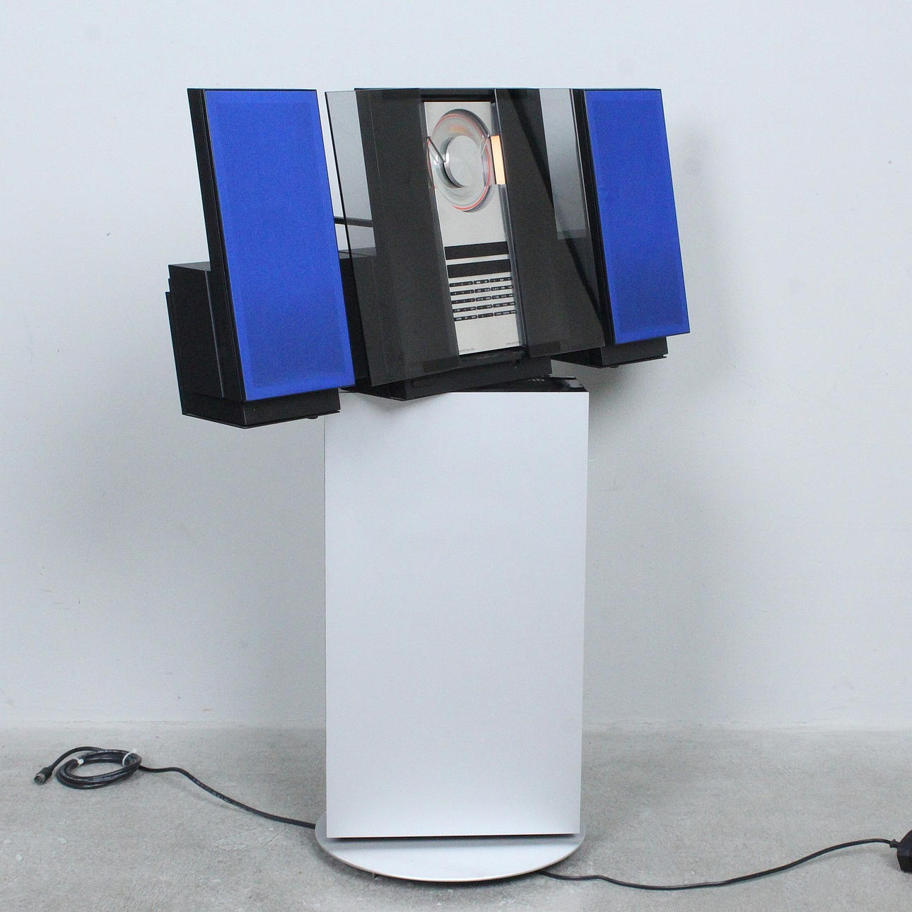 BANG & OLUFSEN. Stereo system, model 'Beosystem 2300