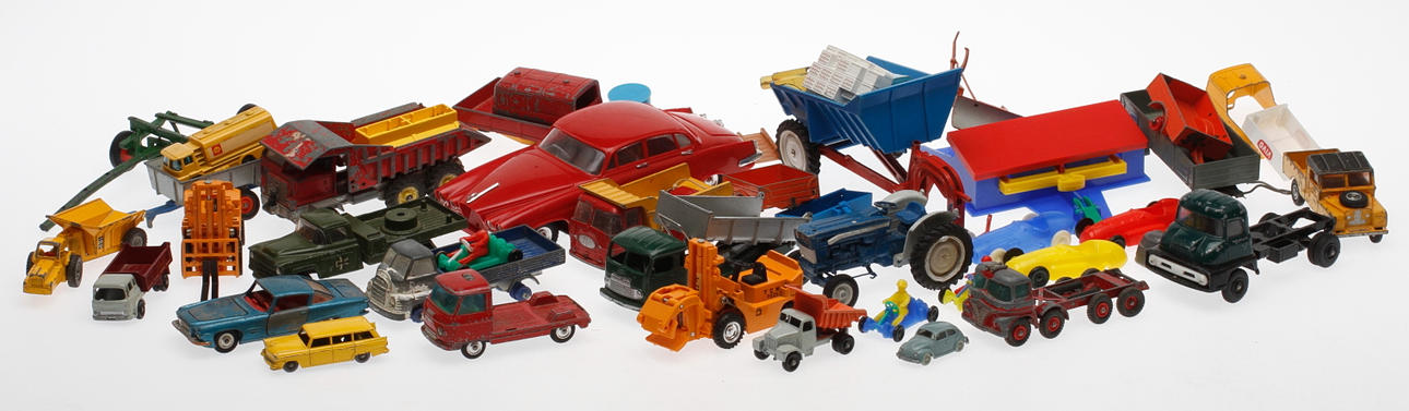 LEKSAKSBILAR, plåt och plast, Tyskland, Danmark och England.