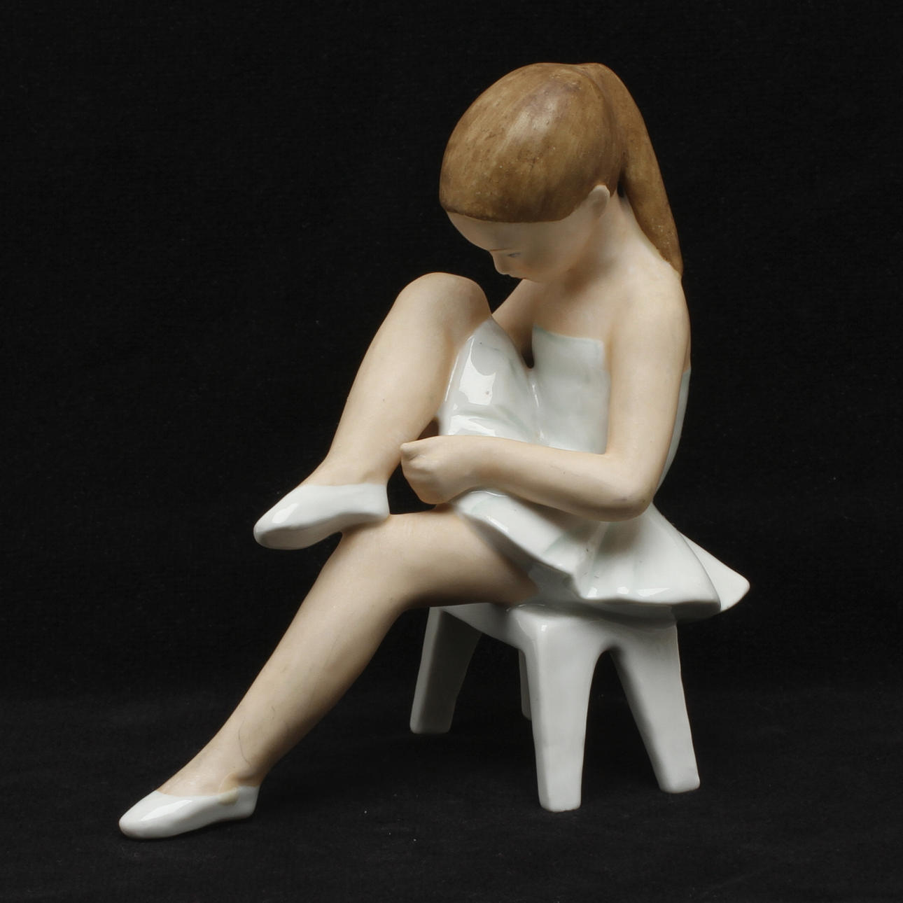 FIGURIN, porslin, sittande ballerina, Schaubach Kunst, 1900-tal.