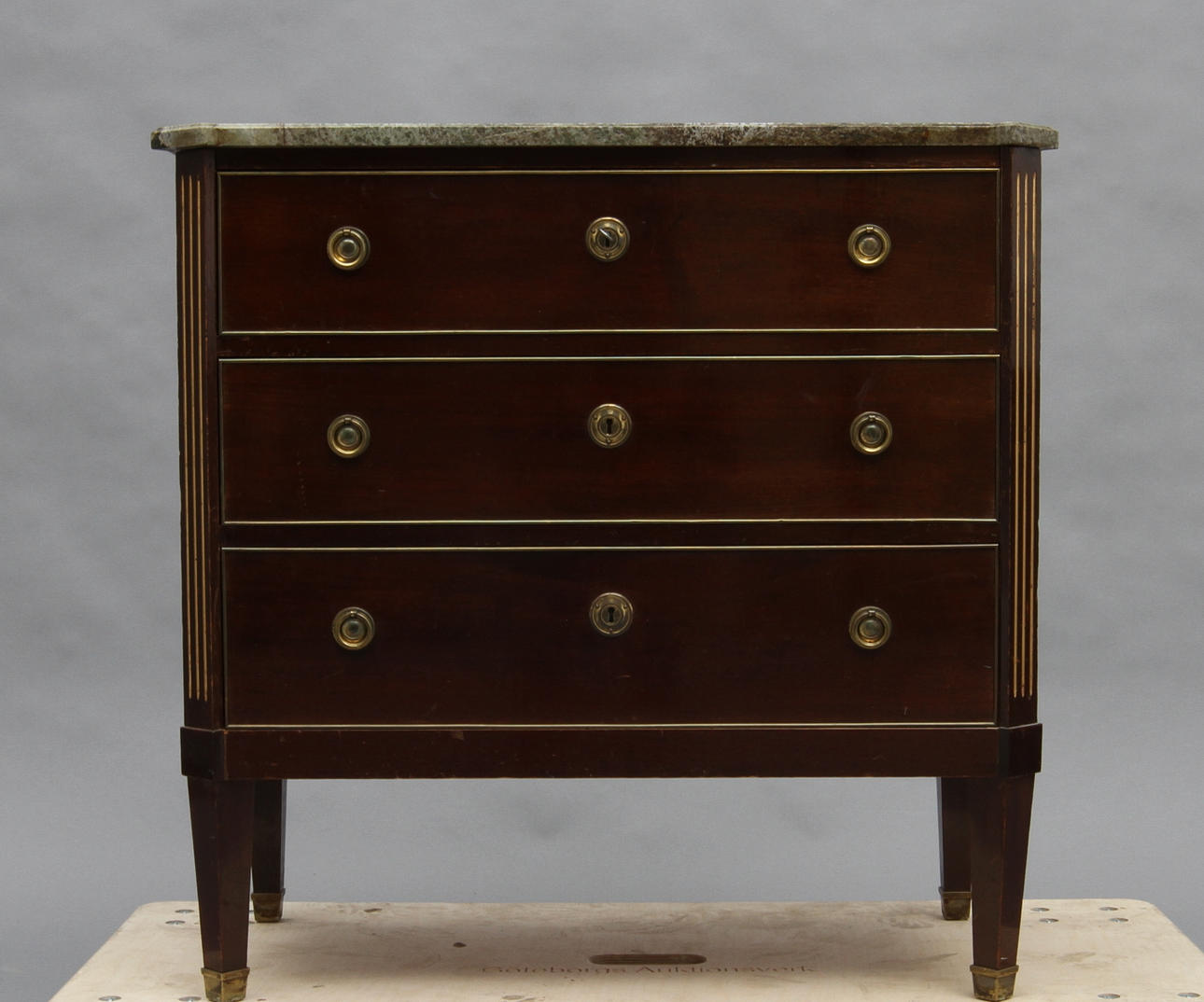 BYRÅ, gustaviansk stil, 1900-tal.