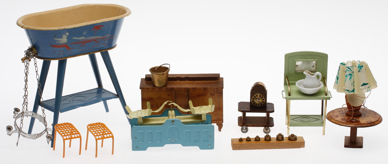 LEKSAKER, 16 delar, metall och trä.