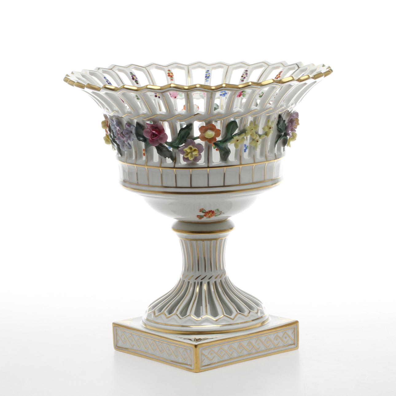 GALLERSKÅL PÅ FOT, porslin, målad dekor, Dresden, 1900-tal.