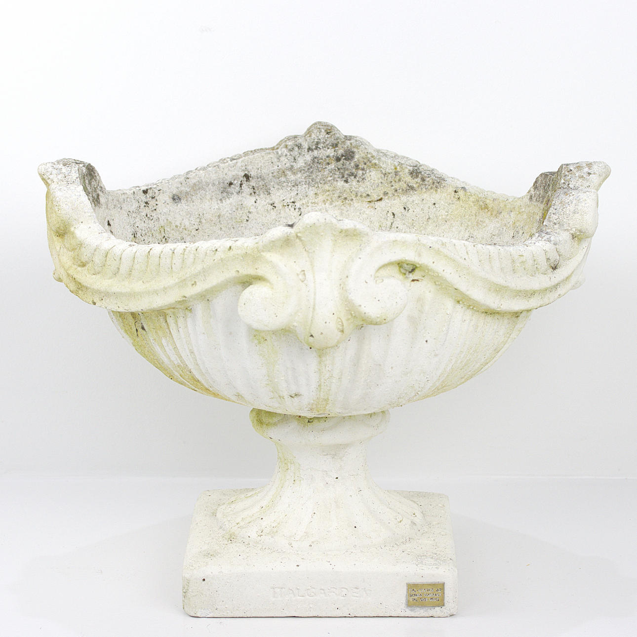 A cast concrete garden urn, Italgarden, Italy, 20th century. Garden ...