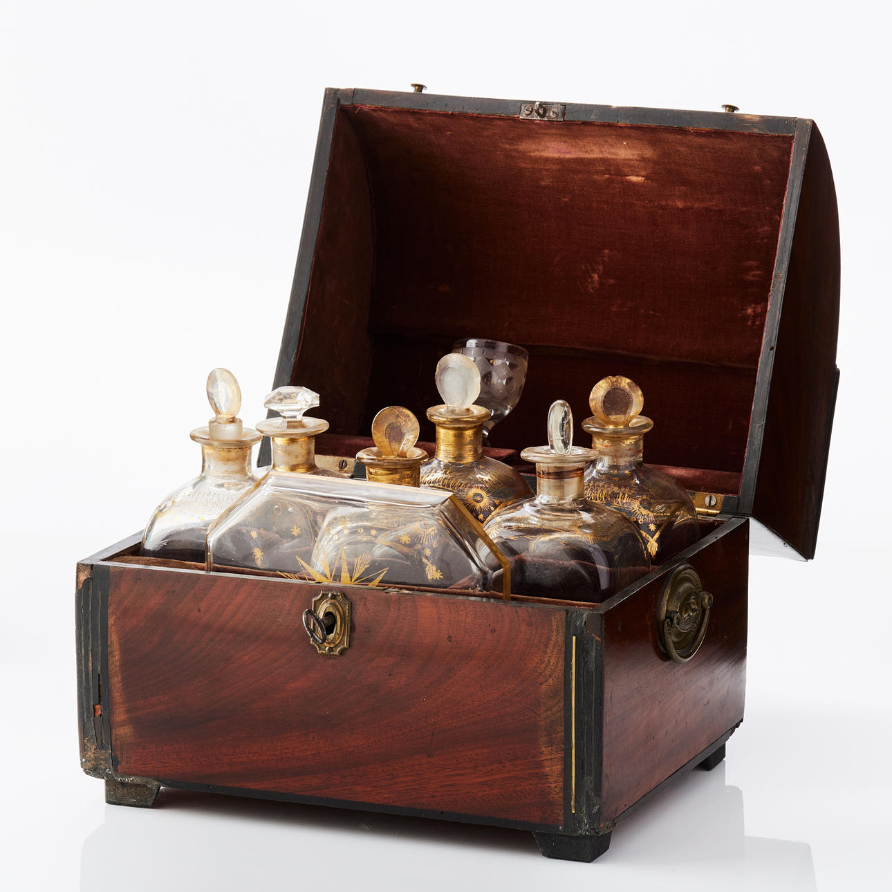 SCHATULL med 6 flaskor, mahogny, 1800-tal.