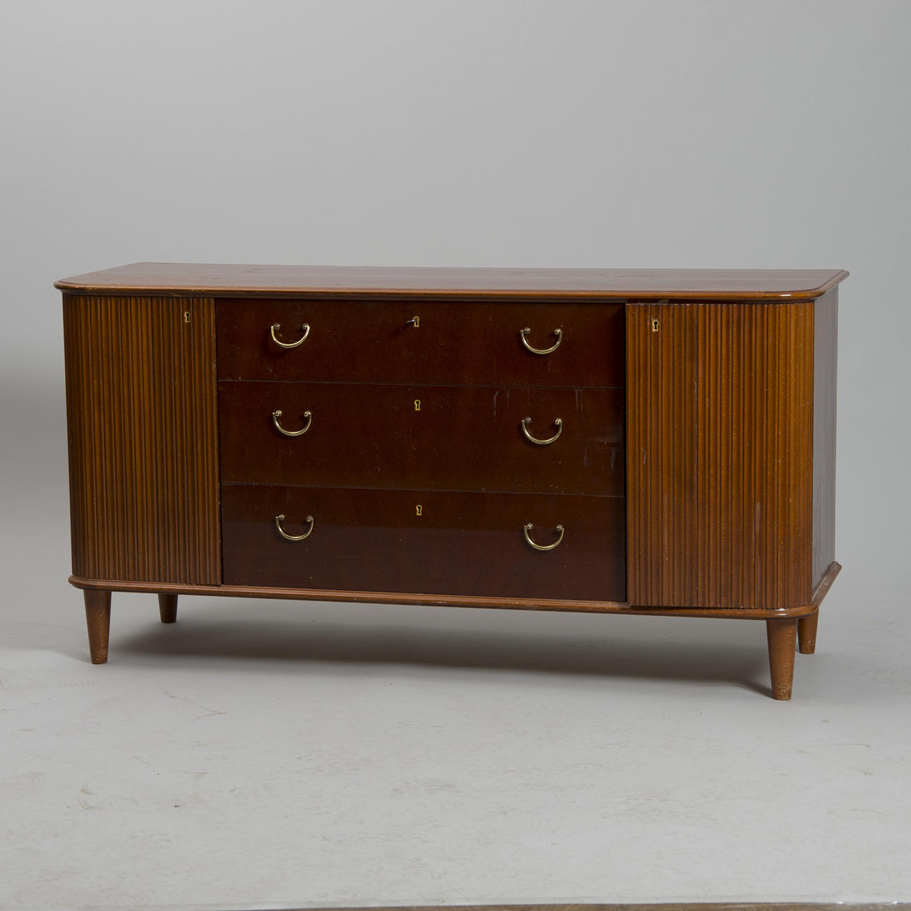 BYRÅ MED SKÅP, 3-lådig, mahogny, 1900-talets mitt.