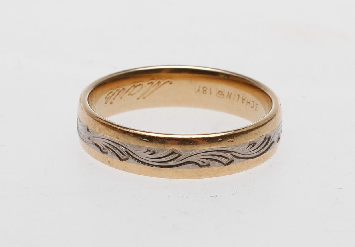 RING, 18k guld, vikt ca 6 gr.