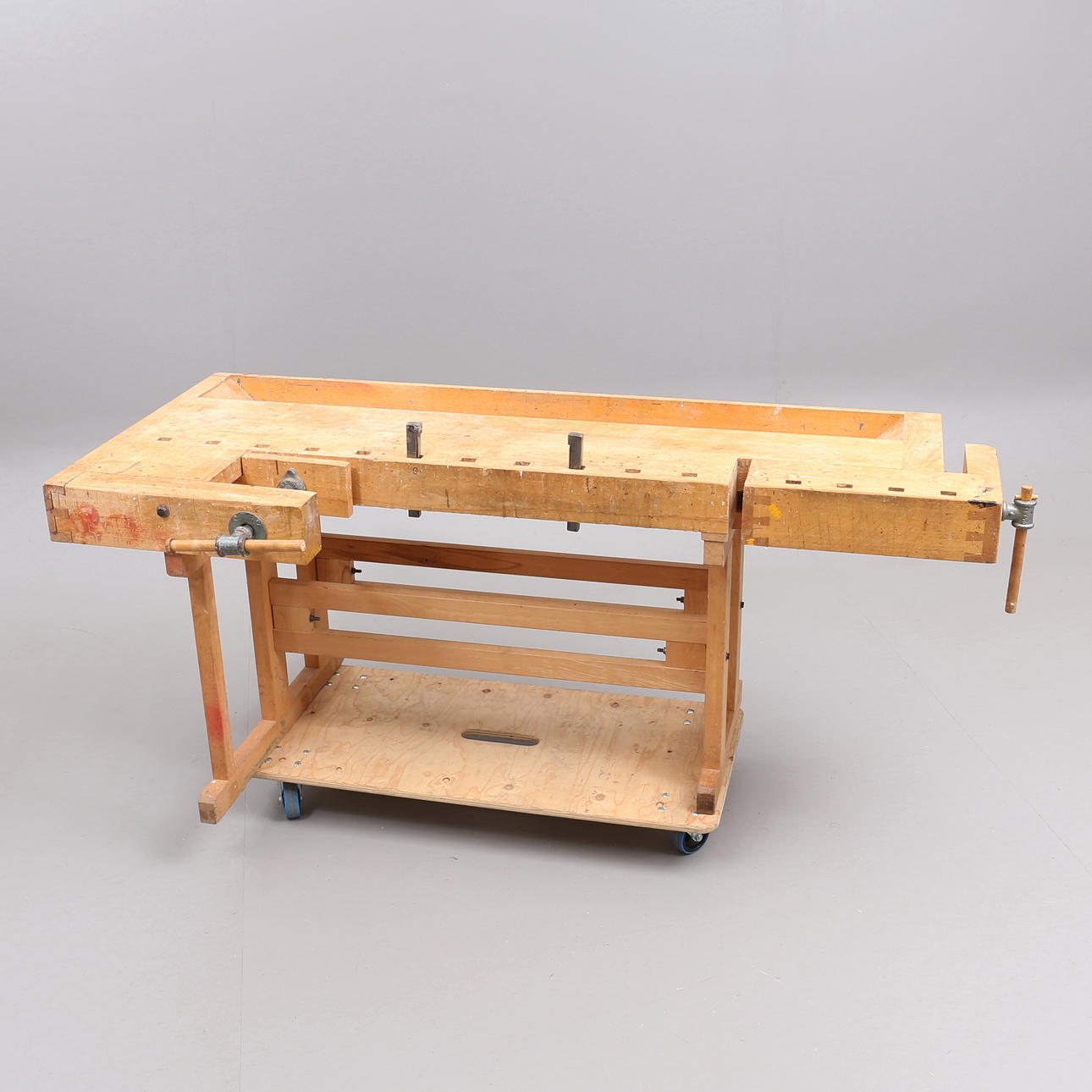 A wooden joiner's bench/planing bench, 20th century. Miscellaneous ...
