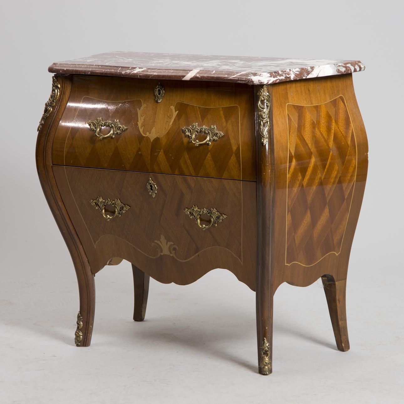 BYRÅ, 2-lådig, mahogny med stenskiva, intarsia och bronser.