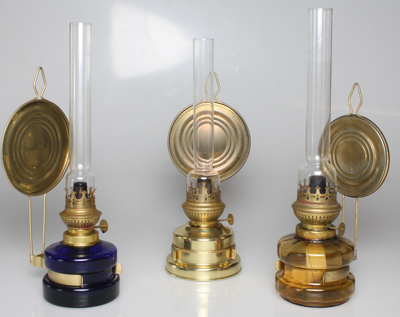 VÄGGFOTOGENLAMPA i glas och metall, 3 st.