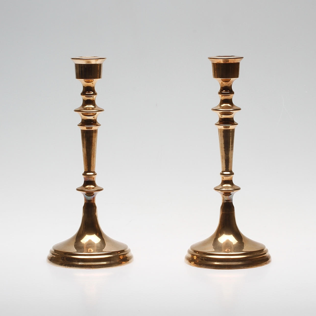 LJUSSTAKAR, ett par, "Oskar", Bersbo, 1982.