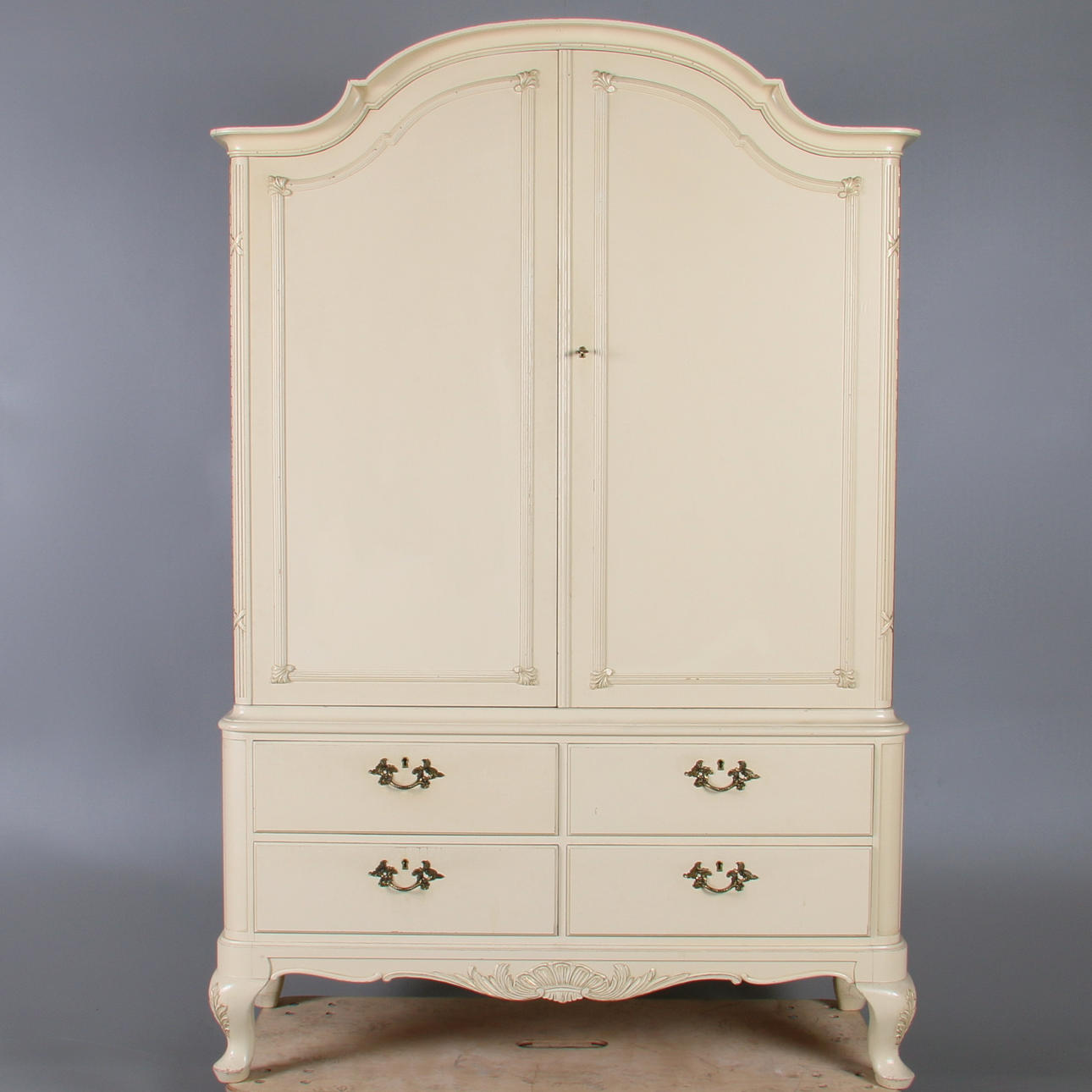 SALSSKÅP, rokokostil, 1900-talets första hälft.