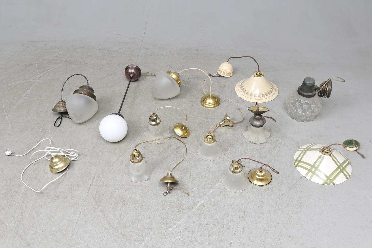 LAMPOR och VÄGGLAMPA, 11 st, 1900-tal.