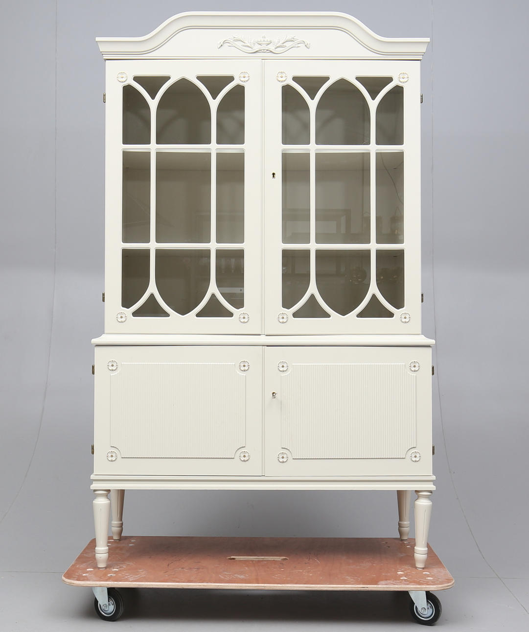 VITRINSKÅP, 1900-talets andra hälft.