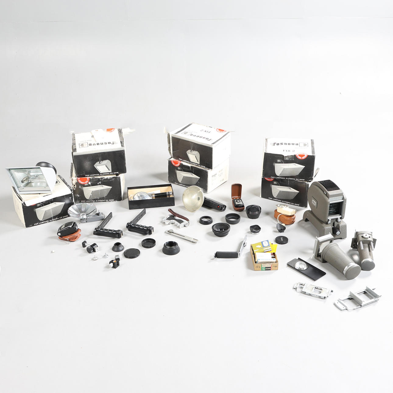 LEITZ PRADO 66 SLIDE PROJECTOR AND VARIOUS CAMERA ACCESSORIES (QTY).