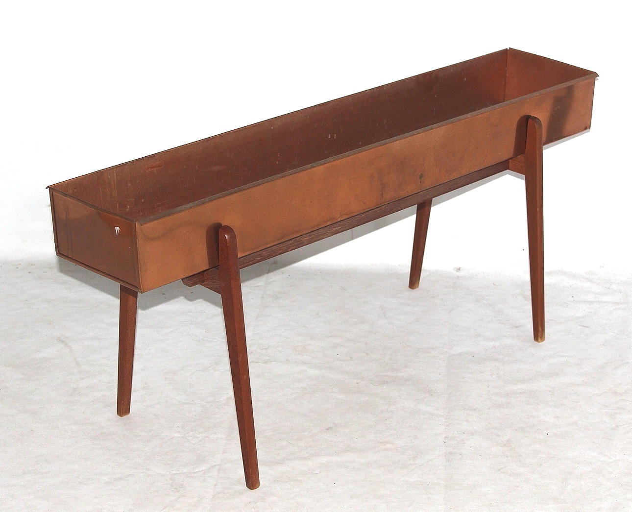 BLOMLÅDA, koppar och teak.