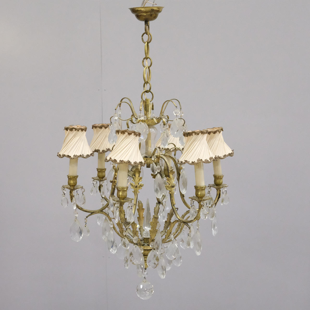CHANDELIER, ROCOCO STYLE. Lighting & Lamps - Chandeliers - Auctionet