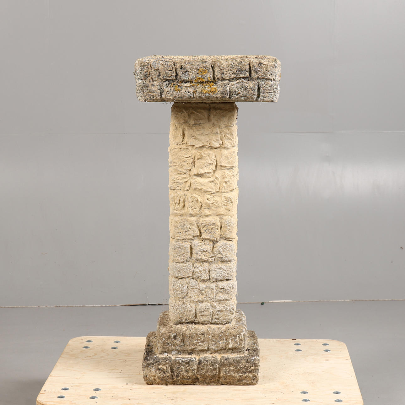 A CONCRETE BIRD BATH.