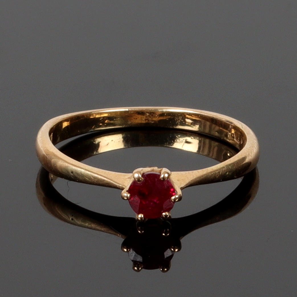 RING, 18k guld, med röd sten. 1900-tal. Smycken & Ädelstenar - Ringar ...