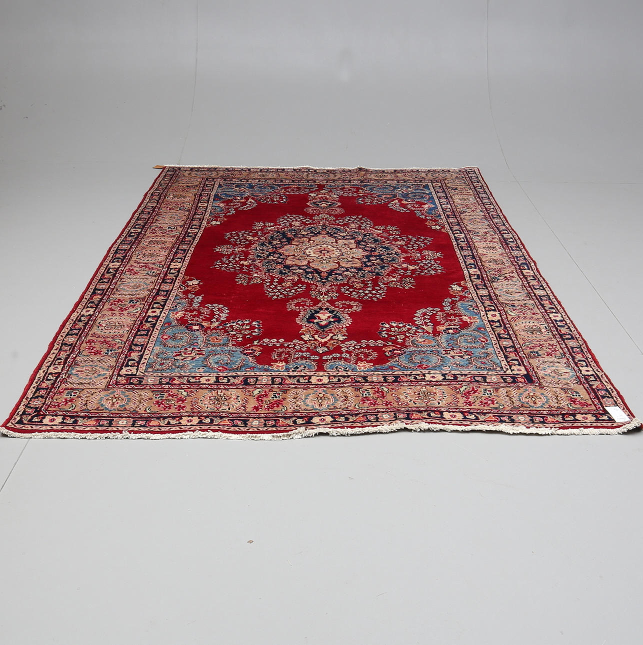 MATTA, Täbriz. Ca 293 x 193 cm.