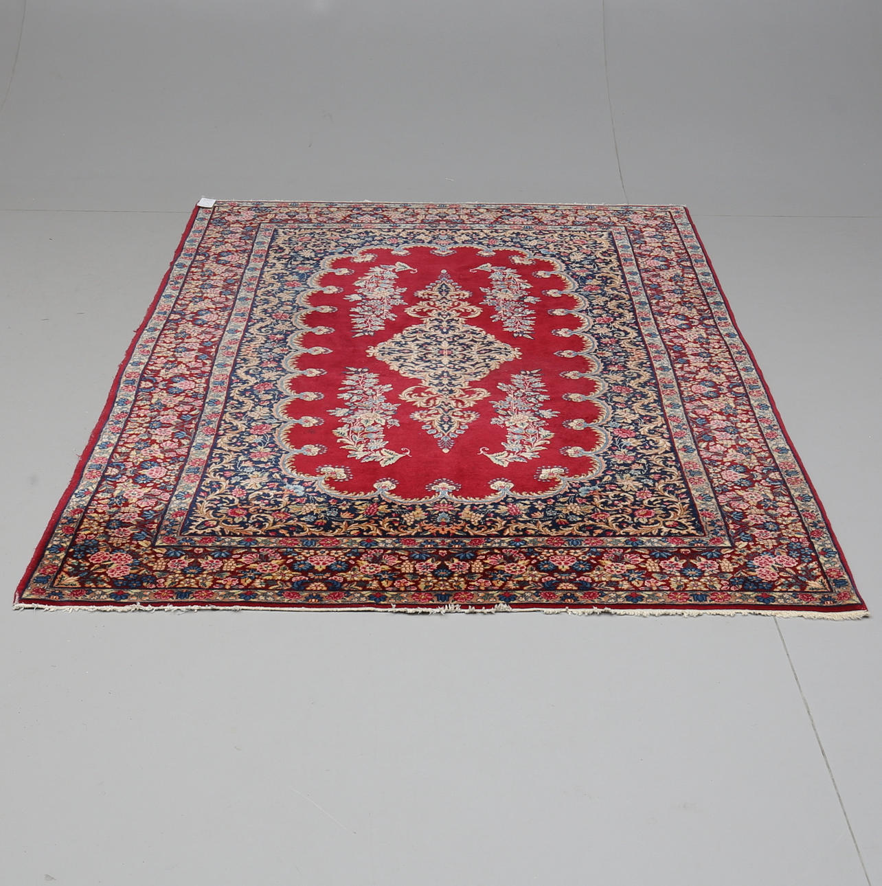 MATTA, Kirman-lavar. Ca 235 x 145 cm.