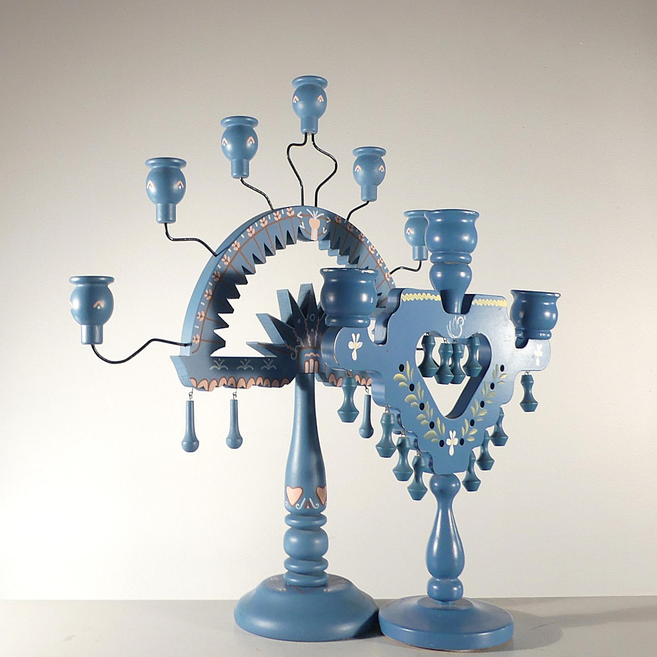 “SMÅLANDSLJUSSTAKAR”, wood.