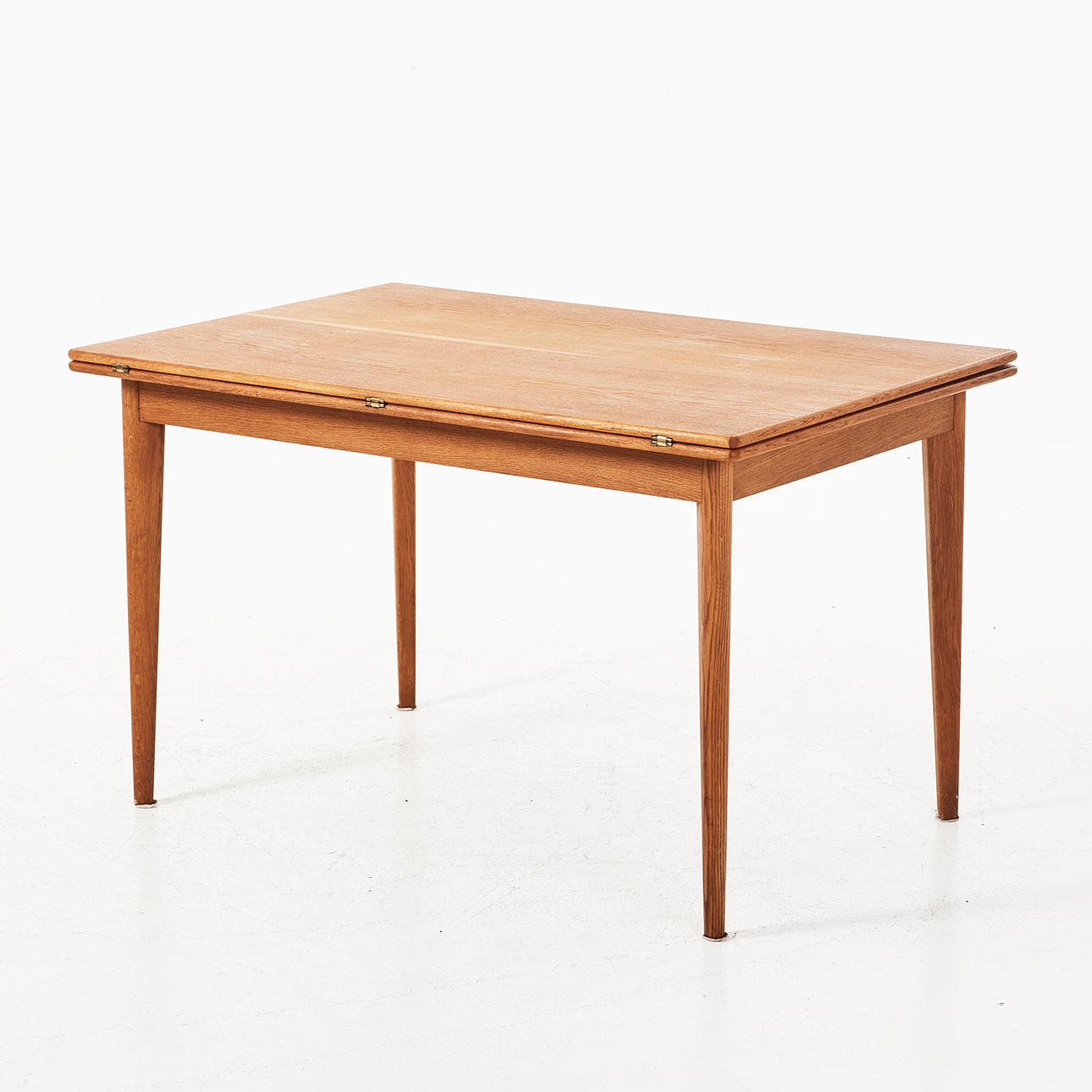 ATTRIBUTED TO EVALD MELANDER. Dining table, 1950s, with folding table top, solid oak.