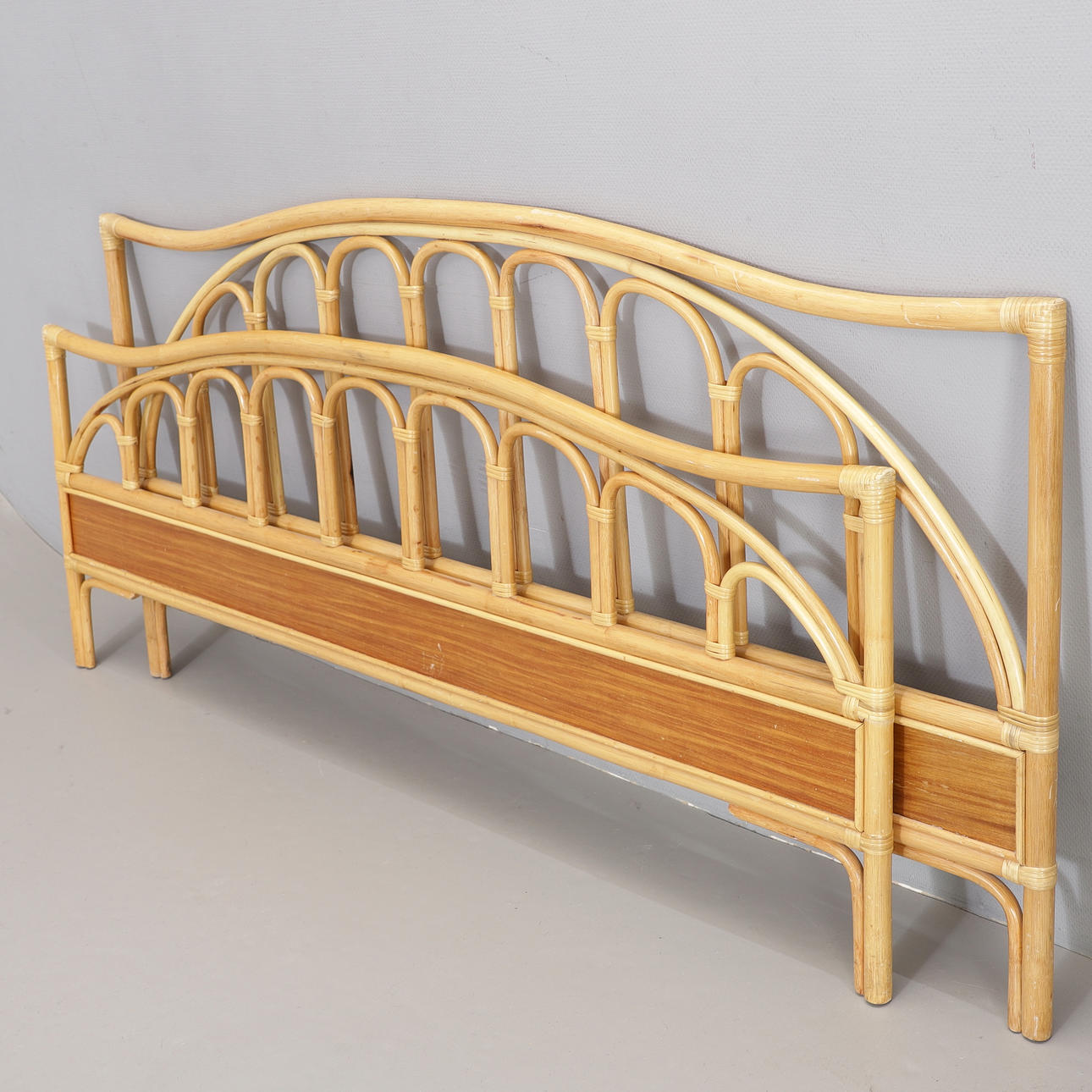 SÄNGGAVEL, rotting/bambu, 1900-tal.