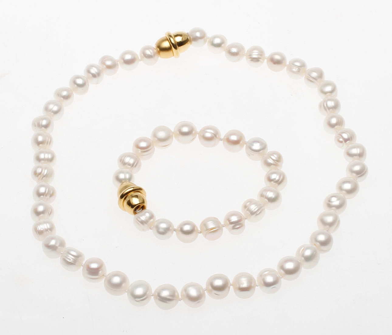 COLLIER, 2 st, sötvattenpärlor.