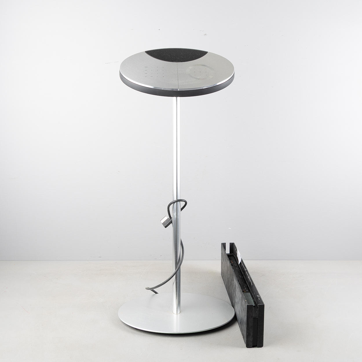 BANG & OLUFSEN, «BeoCenter 2", 2 piezas.