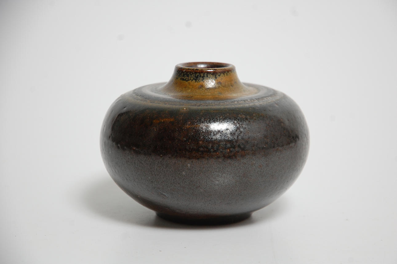 URNA, stengods AWA Arthur Andersson Wallåkra, signerad.