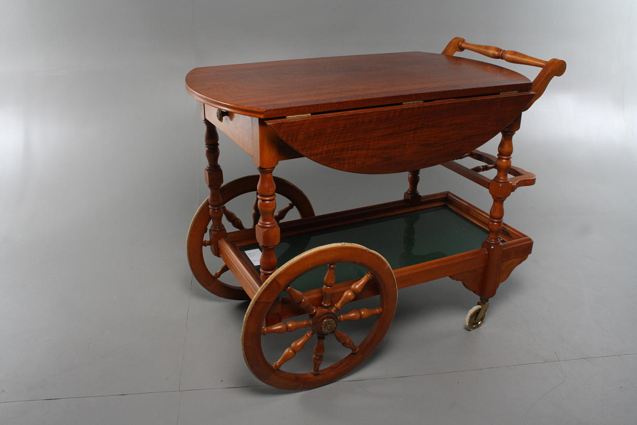 SERVERINGSVAGN, trä,med klaffar & låda, 1900-tal.