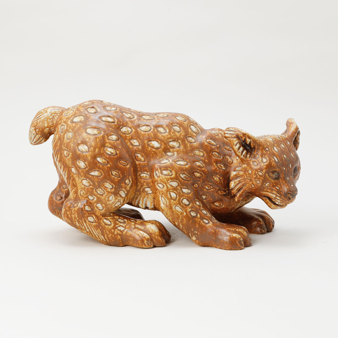 GUNNAR NYLUND. A stoneware lynx, Rörstrand, numbered 76/300