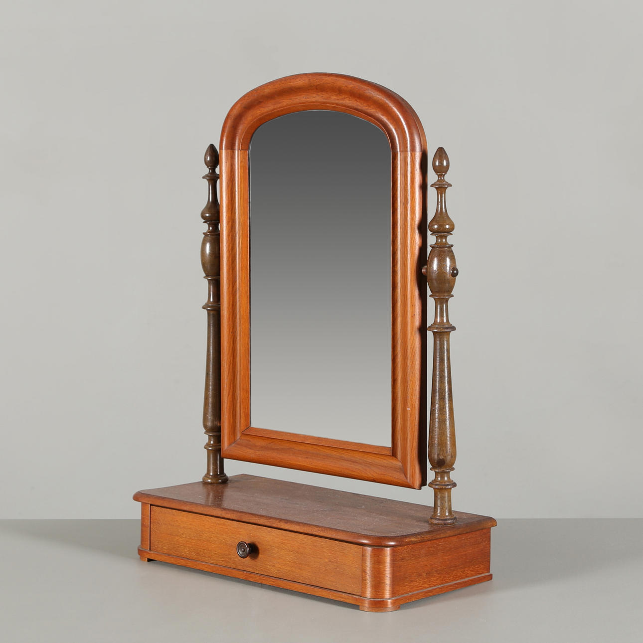 LÅDSPEGEL, valnötsfanér, 1800-tal.