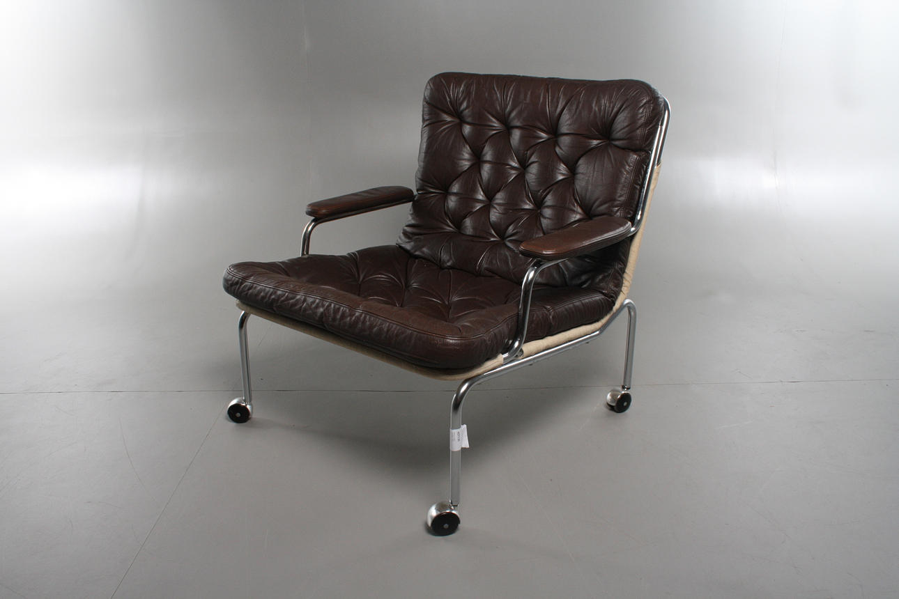 FÅTÖLJ, metall och läder, 1960-tal.