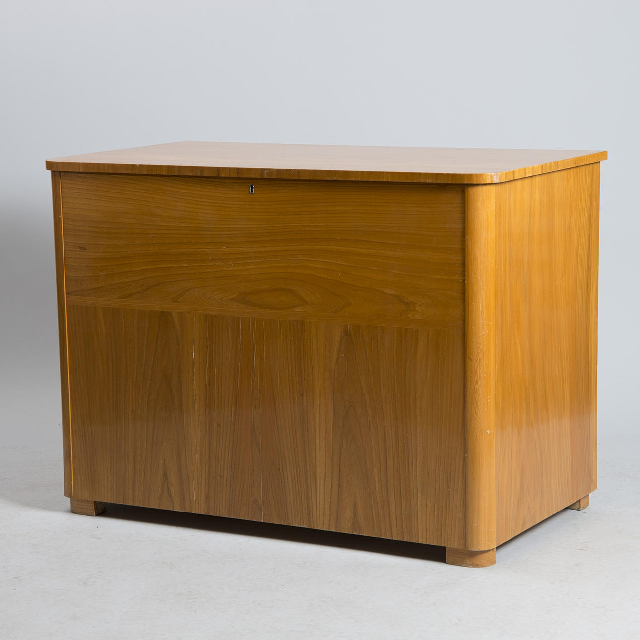 FÖRVARINGSMÖBEL, alm, 1900-tal.