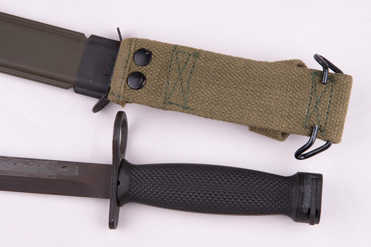 A 20th-century Israeli M7 Galil/M16 bayonet. Weapons & Militaria ...